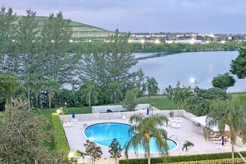 Copropriété à vendre à Deerfield Beach, Floride: 2 chambres, 99.41 m2 № 1372546 - photo 28