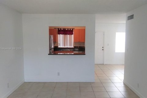 Condominio en venta en Plantation, Florida, 1 dormitorio, 68.38 m2 № 1234954 - foto 2