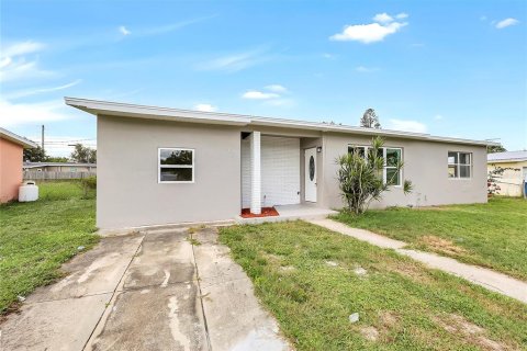 Villa ou maison à vendre à Palm Bay, Floride: 4 chambres, 119.29 m2 № 1371875 - photo 1