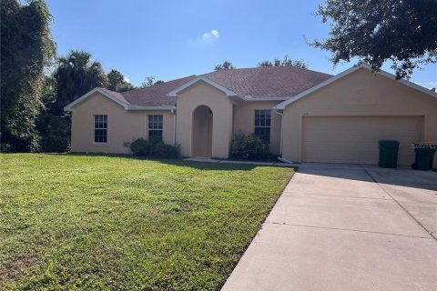 Villa ou maison à louer à Port Charlotte, Floride: 4 chambres, 198.35 m2 № 1371799 - photo 1