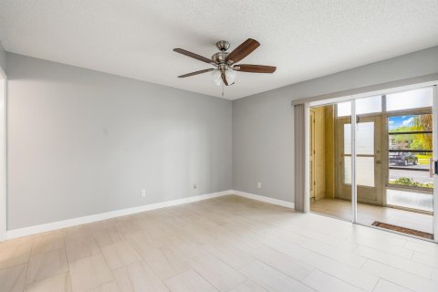 Copropriété à vendre à Vero Beach, Floride: 2 chambres, 92.9 m2 № 1116848 - photo 4