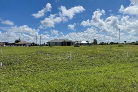 Land in Cape Coral, Florida № 789077 - photo 1