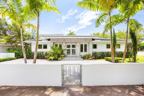 Villa ou maison à vendre à Coral Gables, Floride: 4 chambres, 324.32 m2 № 1410899 - photo 1