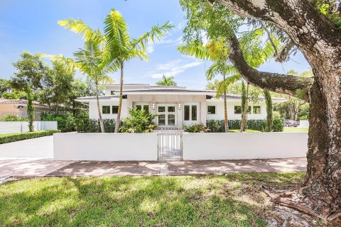 House in Coral Gables, Florida 4 bedrooms, 324.32 sq.m. № 1410899 - photo 21