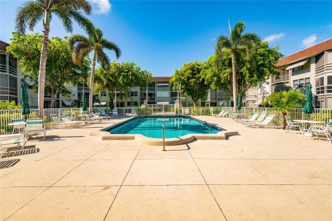 Copropriété à vendre à Deerfield Beach, Floride: 2 chambres, 90.12 m2 № 1221813 - photo 15