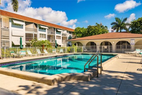 Copropriété à vendre à Deerfield Beach, Floride: 2 chambres, 90.12 m2 № 1221813 - photo 14