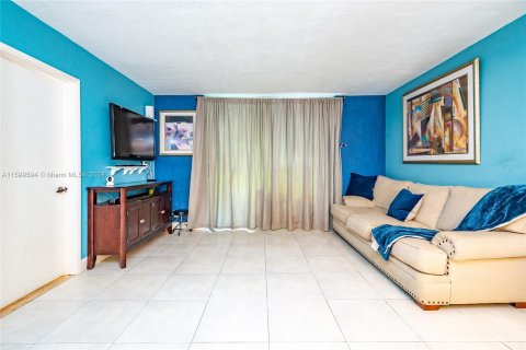 Copropriété à vendre à Deerfield Beach, Floride: 2 chambres, 90.12 m2 № 1221813 - photo 28