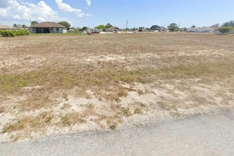 Купить земельный участок в Кейп-Корал, Флорида № 1083046 - фото 1