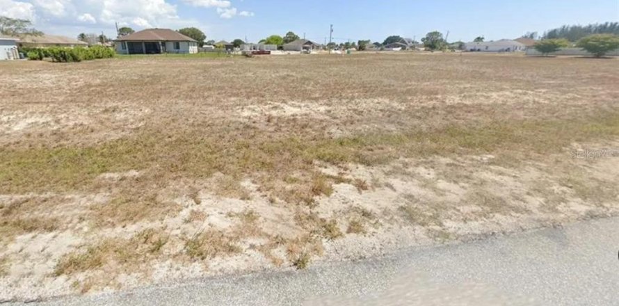 Land in Cape Coral, Florida № 1083046