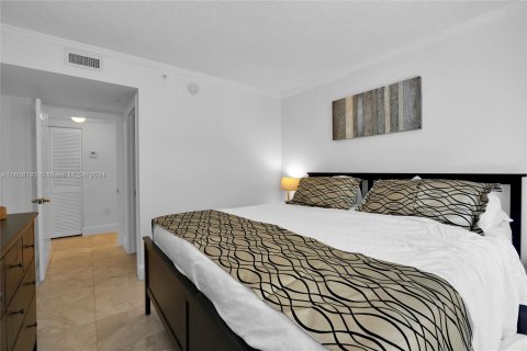 Condo in Miami, Florida, 1 bedroom  № 1360322 - photo 11