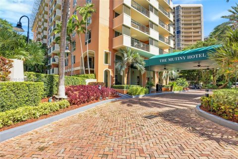 Condo in Miami, Florida, 1 bedroom  № 1360322 - photo 2