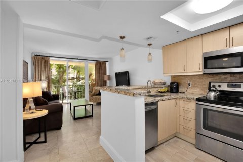 Condo in Miami, Florida, 1 bedroom  № 1360322 - photo 3