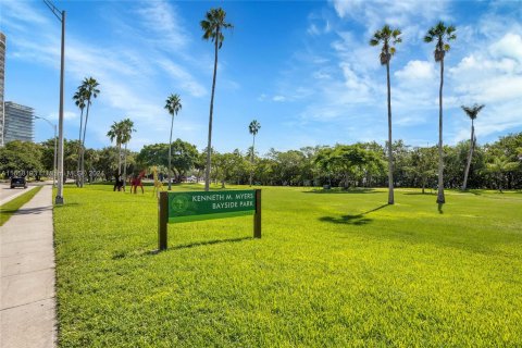 Condo in Miami, Florida, 1 bedroom  № 1360322 - photo 22