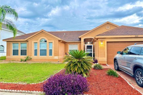 Villa ou maison à vendre à Kissimmee, Floride: 4 chambres, 191.47 m2 № 1353372 - photo 1