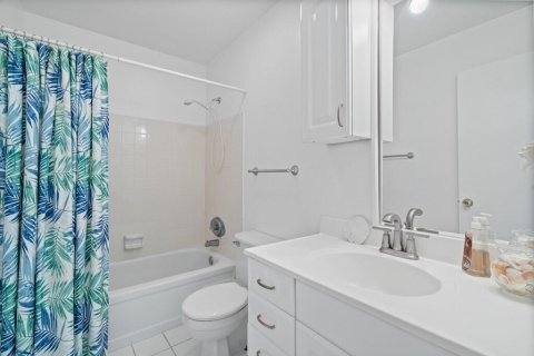 Condo in Stuart, Florida, 2 bedrooms  № 1222532 - photo 11