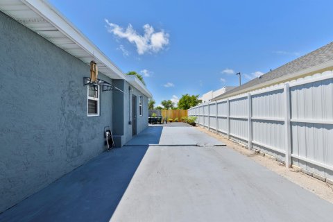 Casa en venta en West Palm Beach, Florida, 3 dormitorios, 95.78 m2 № 1222484 - foto 9