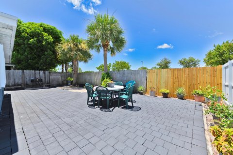 Casa en venta en West Palm Beach, Florida, 3 dormitorios, 95.78 m2 № 1222484 - foto 1