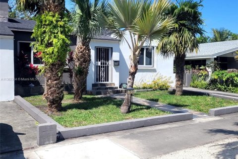 House in Miami, Florida 5 bedrooms, 199.74 sq.m. № 1329343 - photo 5