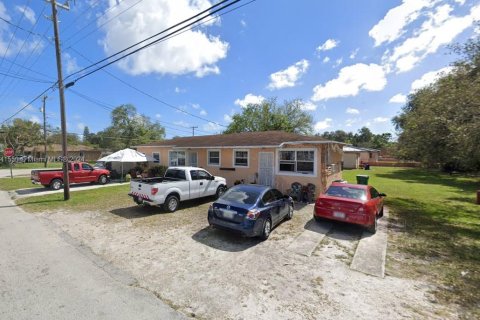 Commercial property in Miami, Florida 187.38 sq.m. № 1329342 - photo 1