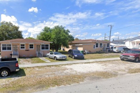 Commercial property in Miami, Florida 187.38 sq.m. № 1329342 - photo 2