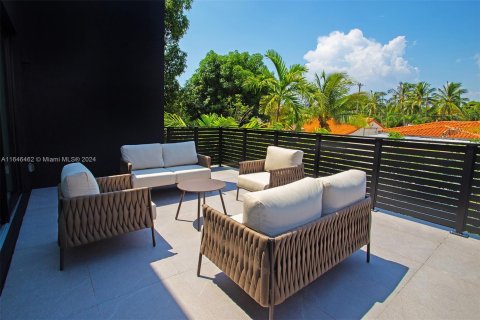 Casa en venta en Miami, Florida, 3 dormitorios, 276.85 m2 № 1329067 - foto 28