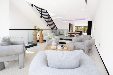 Casa en venta en Miami, Florida, 3 dormitorios, 276.85 m2 № 1329067 - foto 16