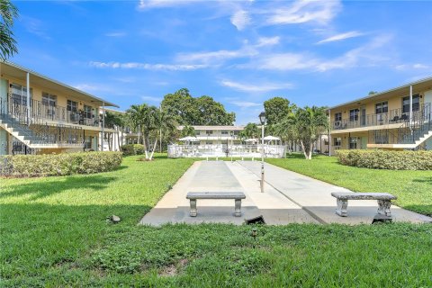 Copropriété à vendre à Pembroke Pines, Floride: 2 chambres, 62.24 m2 № 1329162 - photo 21