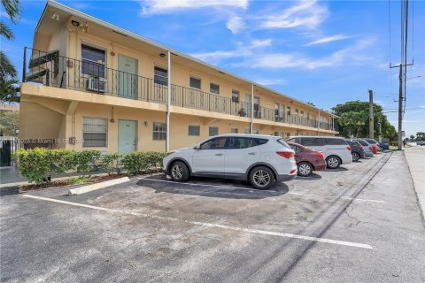 Condominio en venta en Pembroke Pines, Florida, 2 dormitorios, 62.24 m2 № 1329162 - foto 2