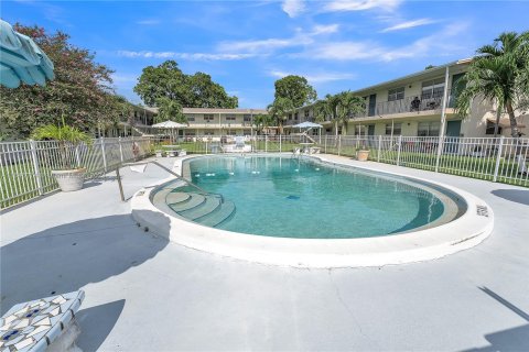 Copropriété à vendre à Pembroke Pines, Floride: 2 chambres, 62.24 m2 № 1329162 - photo 17