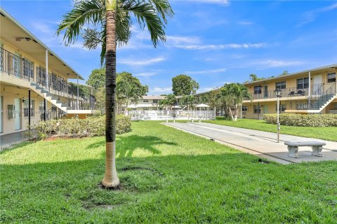 Copropriété à vendre à Pembroke Pines, Floride: 2 chambres, 62.24 m2 № 1329162 - photo 19