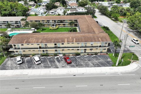 Copropriété à vendre à Pembroke Pines, Floride: 2 chambres, 62.24 m2 № 1329162 - photo 3