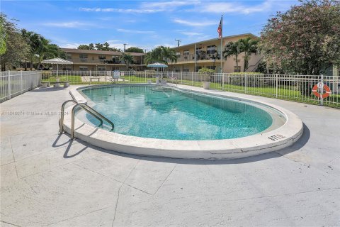 Copropriété à vendre à Pembroke Pines, Floride: 2 chambres, 62.24 m2 № 1329162 - photo 16