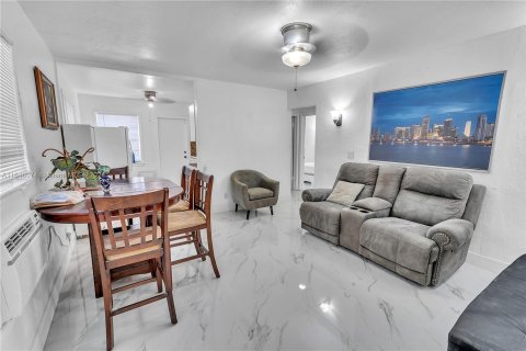 Copropriété à vendre à Pembroke Pines, Floride: 2 chambres, 62.24 m2 № 1329162 - photo 4