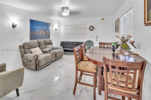 Copropriété à vendre à Pembroke Pines, Floride: 2 chambres, 62.24 m2 № 1329162 - photo 6