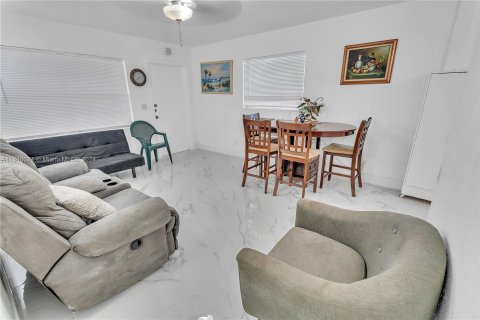 Copropriété à vendre à Pembroke Pines, Floride: 2 chambres, 62.24 m2 № 1329162 - photo 5