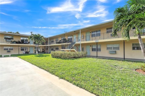 Copropriété à vendre à Pembroke Pines, Floride: 2 chambres, 62.24 m2 № 1329162 - photo 20