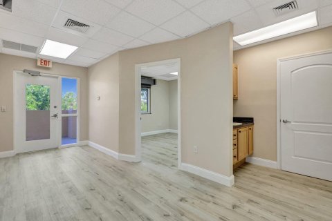 Commercial property in West Palm Beach, Florida № 1188535 - photo 30