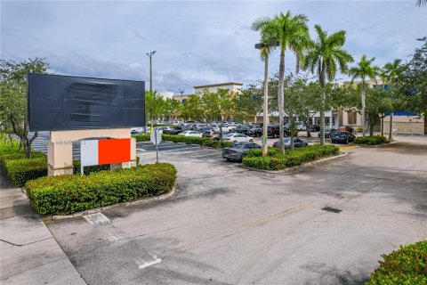 Immobilier commercial à vendre à Pinecrest, Floride № 876149 - photo 4