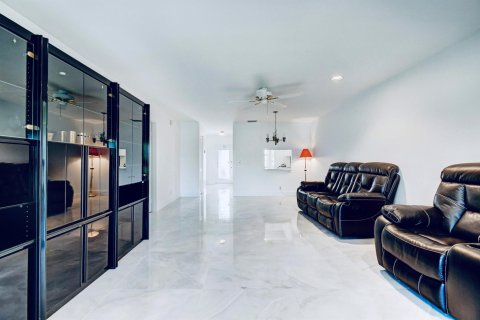 Villa ou maison à vendre à West Palm Beach, Floride: 2 chambres, 92.9 m2 № 509856 - photo 22