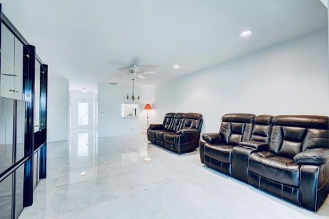 Villa ou maison à vendre à West Palm Beach, Floride: 2 chambres, 92.9 m2 № 509856 - photo 23