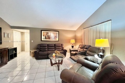 Villa ou maison à vendre à Sunrise, Floride: 3 chambres, 132.29 m2 № 802501 - photo 10
