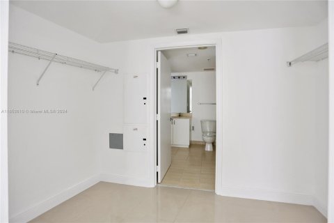 Condominio en alquiler en Miami, Florida, 1 dormitorio, 73.49 m2 № 1345927 - foto 10