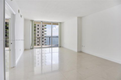 Condo in Miami, Florida, 1 bedroom  № 1345927 - photo 5