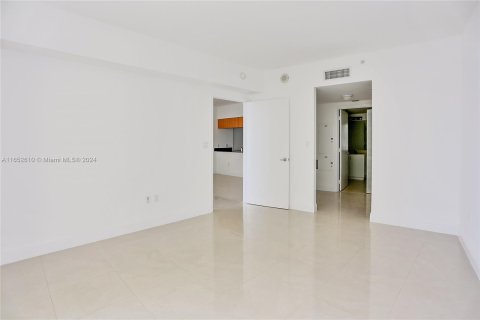 Condo in Miami, Florida, 1 bedroom  № 1345927 - photo 17