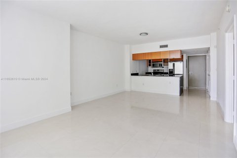 Condominio en alquiler en Miami, Florida, 1 dormitorio, 73.49 m2 № 1345927 - foto 7