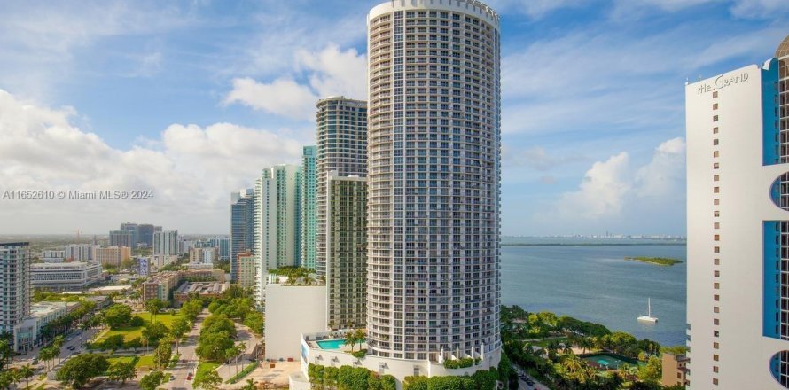 Condominio en Miami, Florida, 1 dormitorio  № 1345927