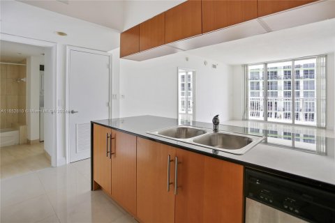 Condominio en alquiler en Miami, Florida, 1 dormitorio, 73.49 m2 № 1345927 - foto 13