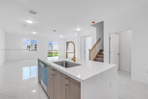 Adosado en venta en Miami, Florida, 5 dormitorios, 233.93 m2 № 1431292 - foto 21