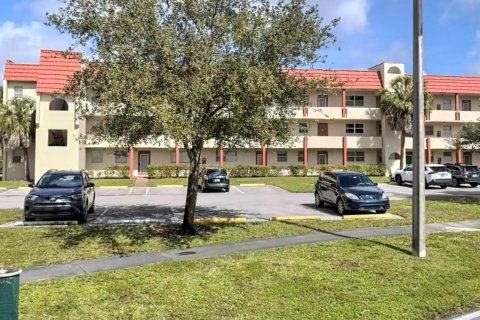 Condominio en venta en Sunrise, Florida, 2 dormitorios, 78.97 m2 № 913930 - foto 1