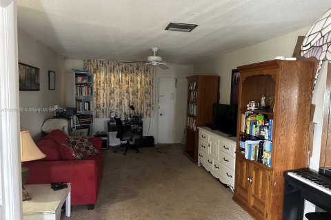 Condo in Deerfield Beach, Florida, 1 bedroom  № 1237493 - photo 10